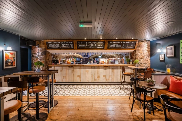 Evoke Pictures Racks Bar Interiors 20